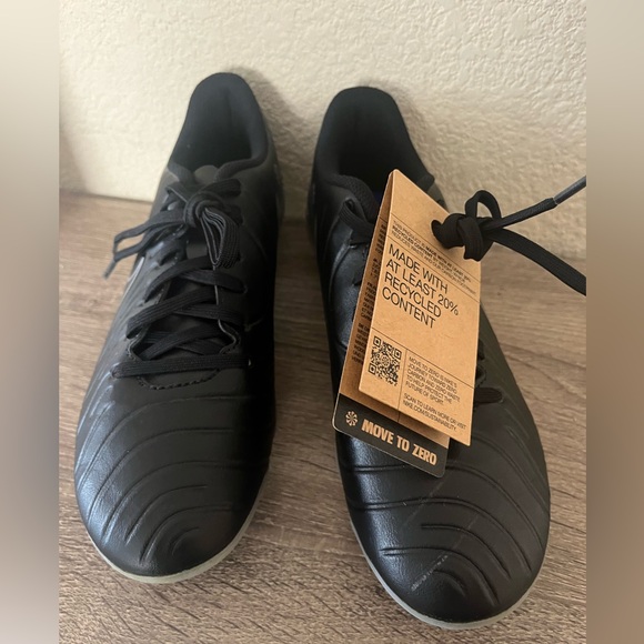 Nike Tiempo size 7. Like new, only worn once for nine minutes! Soccer cleats. - Picture 7 of 9